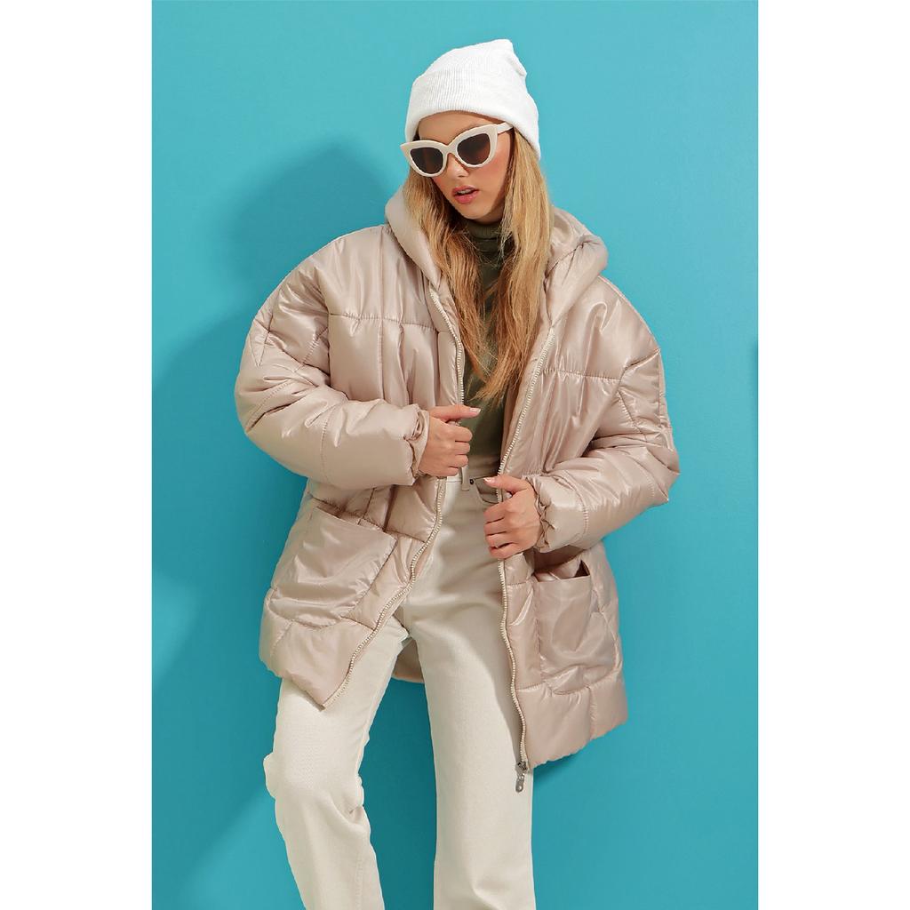 Damen-Puffermantel in Schwarz mit Kapuze, modischer Oversize-Puffermantel mit Außentasche Alc-x7365