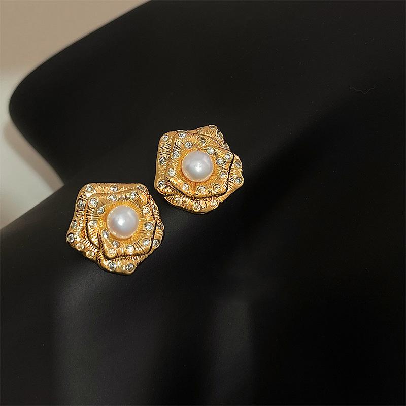 Zircon Camellia Pearl Stud Earrings Niche French Elegant High-end Earrings Fashion Light Luxury Versatile Earrings