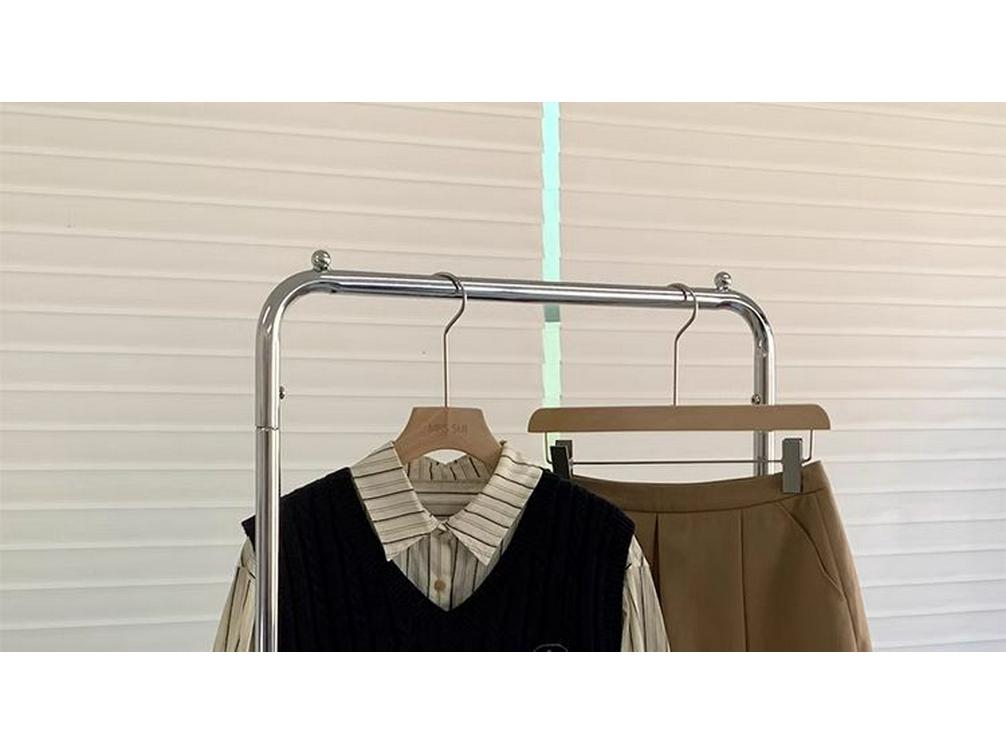 Women's College-Style Cable Knit V-Neck Embroidered Layering Vest