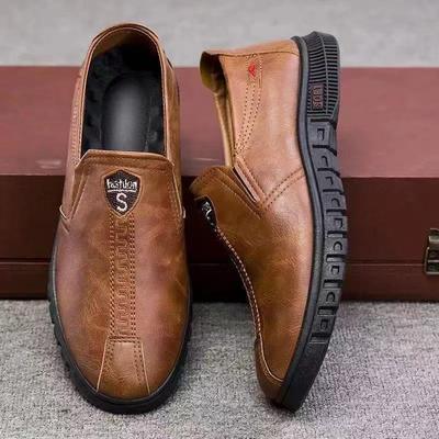 Nowe męskie buty biznesowe casualowe wersja koreańska modnych butów skórzanych męskie buty do jazdy z miękką podeszwą buty na płaskim obcasie typu one pedal buty single dla taty