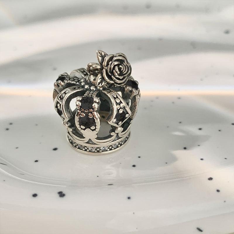 Hollow Crown Retro Necklace: Women's Hip Hop Clavicle Chain