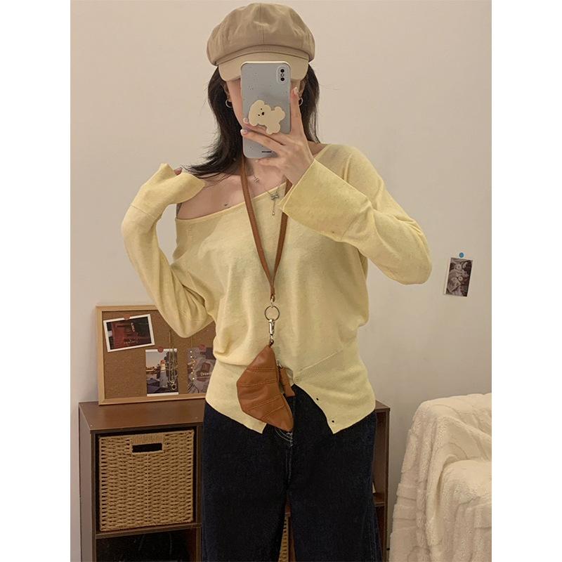 French off-shoulder buttoned slit long-sleeved sweater for women autumn one-shoulder inner layering slim fit and beautiful short top