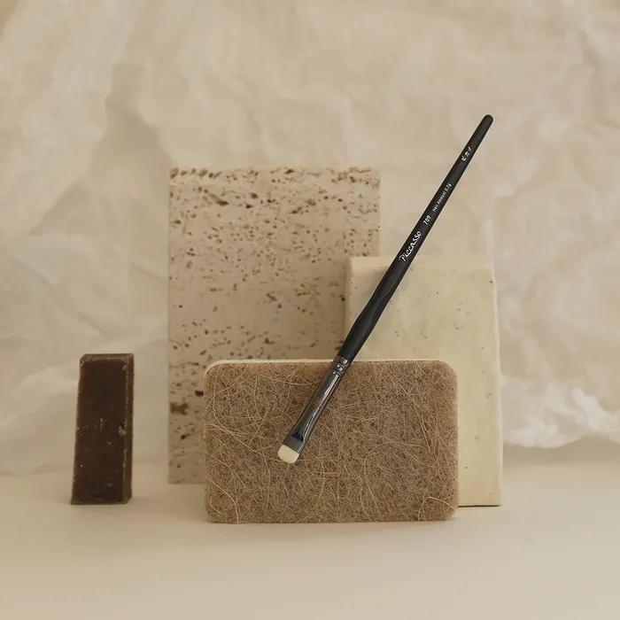 

709 SYNTHETIC SQUARE EYE SHADOW