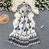 French retro V-neck lace splicing short-sleeved printed dress, summer waist and thin temperament elegant long dress