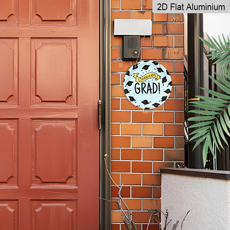2D flaches Aluminium-Wandbehang zum Thema Abschlussfeier, in verschiedenen Größen erhältlich, mit einem hellblauen, handbemalten Abschlusskappen-Design, was es zu einem