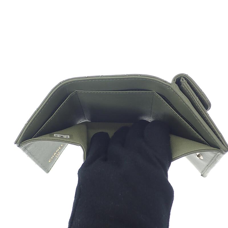 CHANEL  AP0230-Y04059-NZG82 Tri-fold wallet khaki lambskin Women