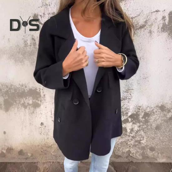 Женская куртка с отложным воротником и карманами — фото 4