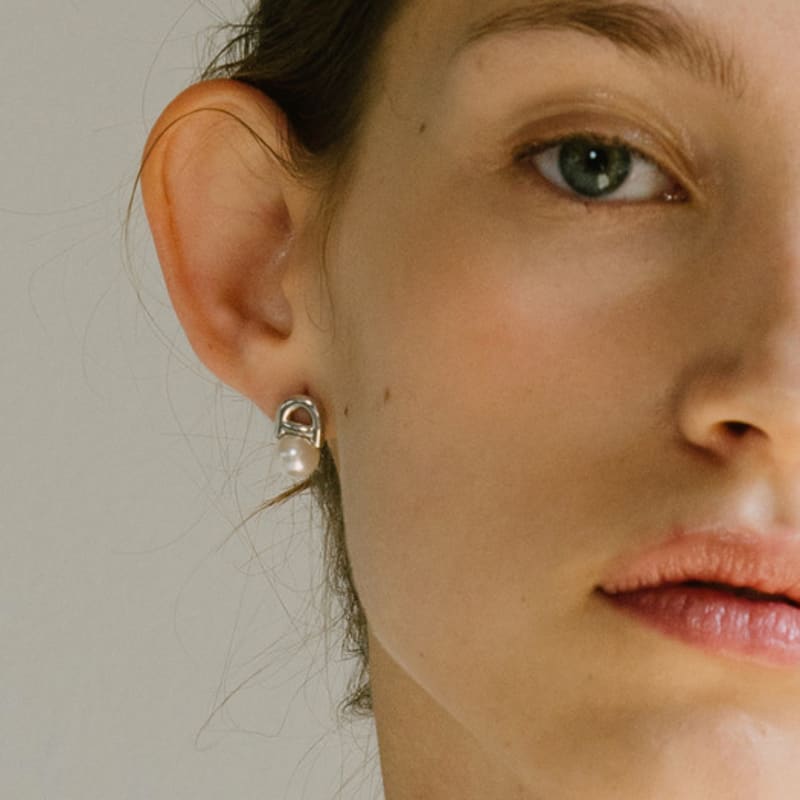 CUD Lucid pearl stud Earring