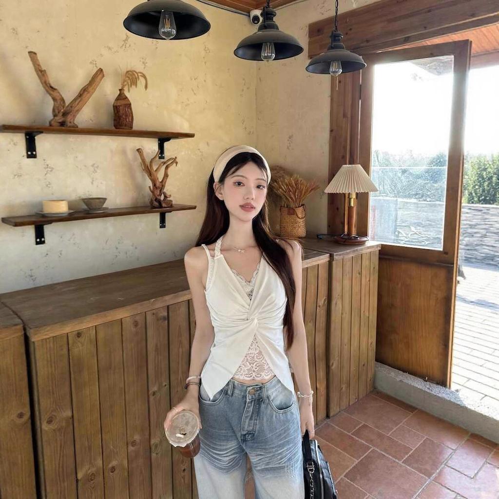 French haute design lace splicing fake two-piece neck sling vest summer pure desire V-neck sleeveless top