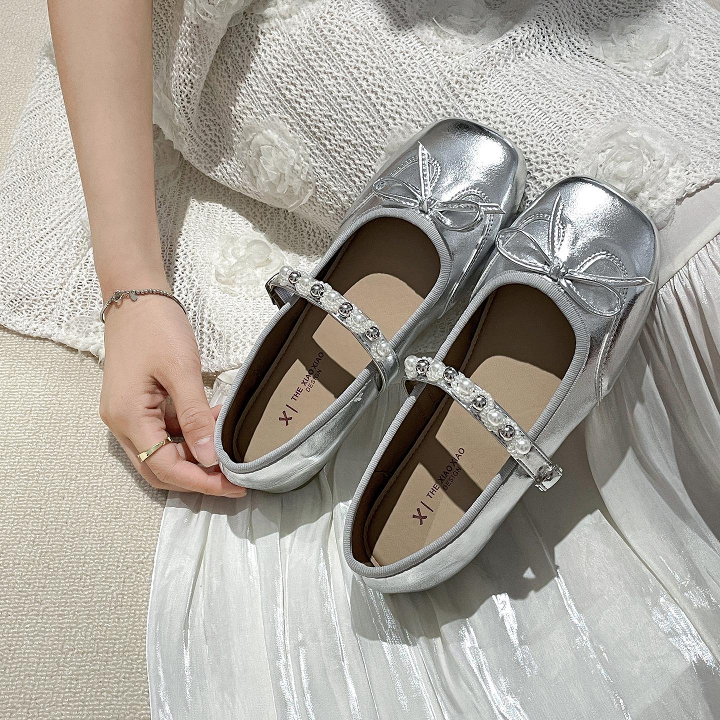 

Серебристые туфли-балетки во французском стиле с неглубоким вырезом, на низком каблуке, одинарные, женские, лето 2025 новые, с юбкой, квадратный носок, мягкая подошва, туфли Мэри Джейн 40 серебряный