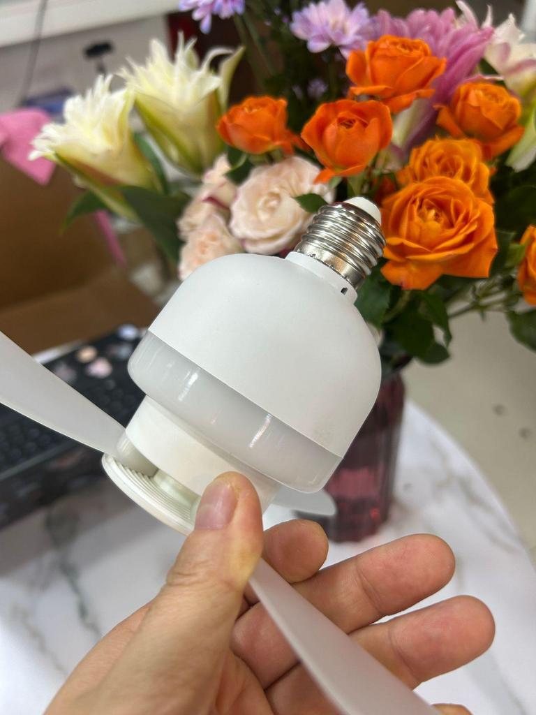 Silent Eye-Protecting Three-Blade Clip-On Fan Light with Three-Speed Adjustment for Bedroom or Living Room.