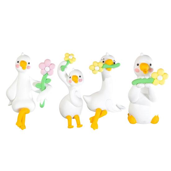 Arbeitsplatz Dekoration Harzente Dekoration für Schreibtisch Auto Armaturenbrett TV Monitor, Mini Anhänger Figur, Niedliches Blume haltendes Ornament, Verspieltes Geschenk