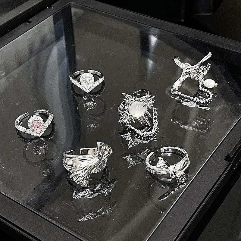 Niche Design Sense Light Luxury High Sense Irregular Fashion Personality Pleated Diamond Ring Women'S Moonstone Open Ring