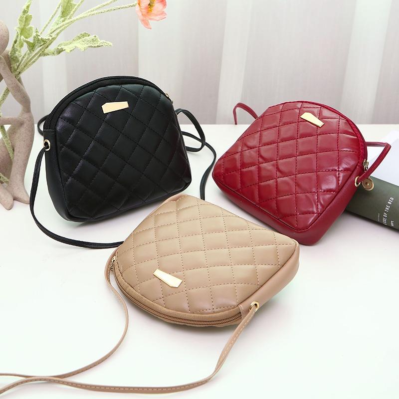 Embroidered Diamond One Shoulder Crossbody Women's Bag Trendy Fashion Saddle Bag One Piece