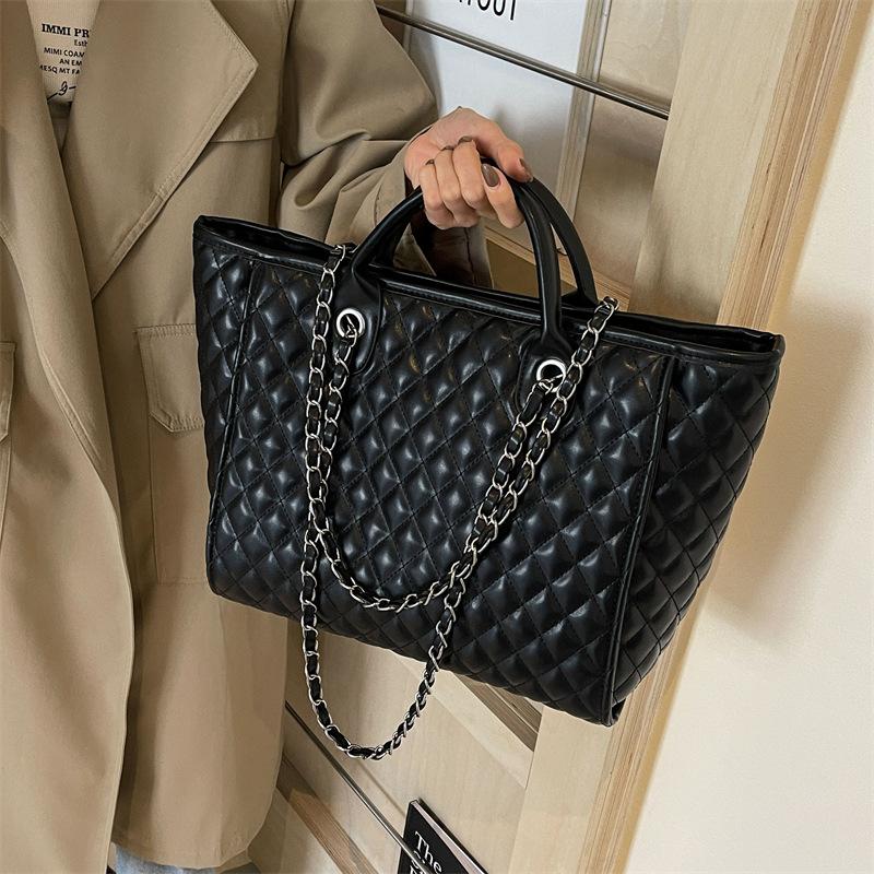 Rhombus chain handbag 2025 new women's bag trendy versatile large-capacity single shoulder fashionable portable commuter tote bag