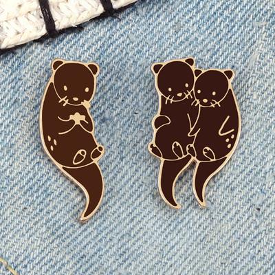 Lovely Sea Otter Hugging Ice Block Brooch Pin Cartoon Otters Holding Hands Badge Fashion Enamel Lapel Pins Jewelry Gift for Kids