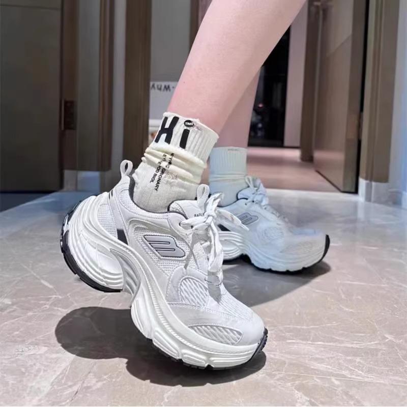Thick-soled dad shoes for women 2025 autumn new white deer with the same breathable mesh silver heightening casual sports shoes