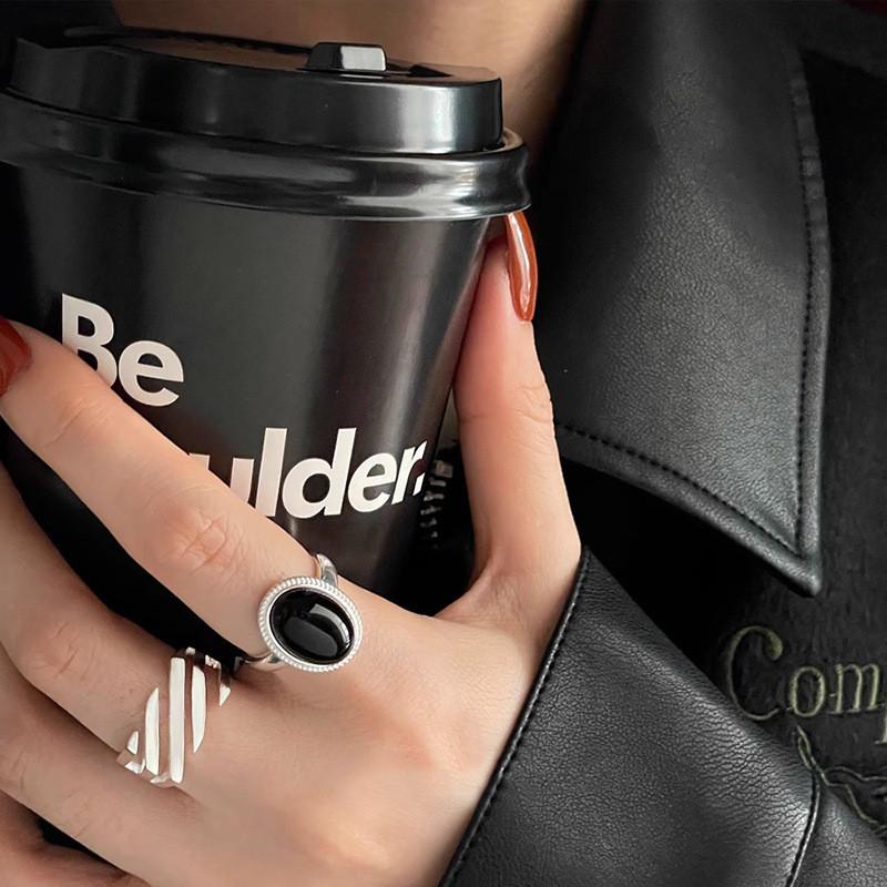 Distinctive Black Agate Adjustable Ring For Women Featuring Trendy Geometric Elements And Fashionable Style