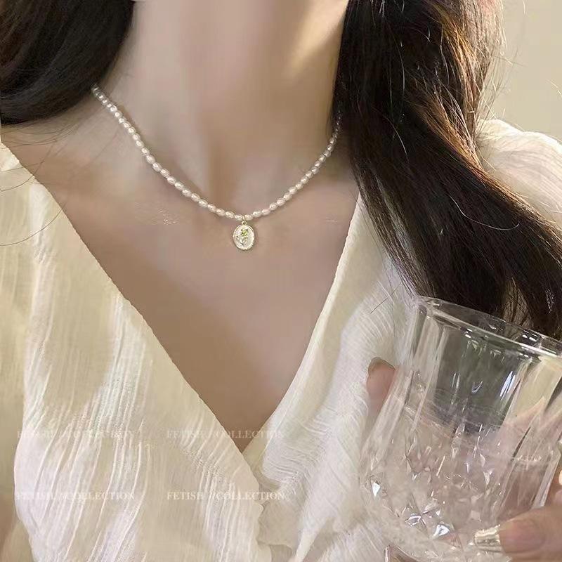 2024 Luxury Bow Heart Pendant Choker for Women - Elegant Evening Clavicle Chain