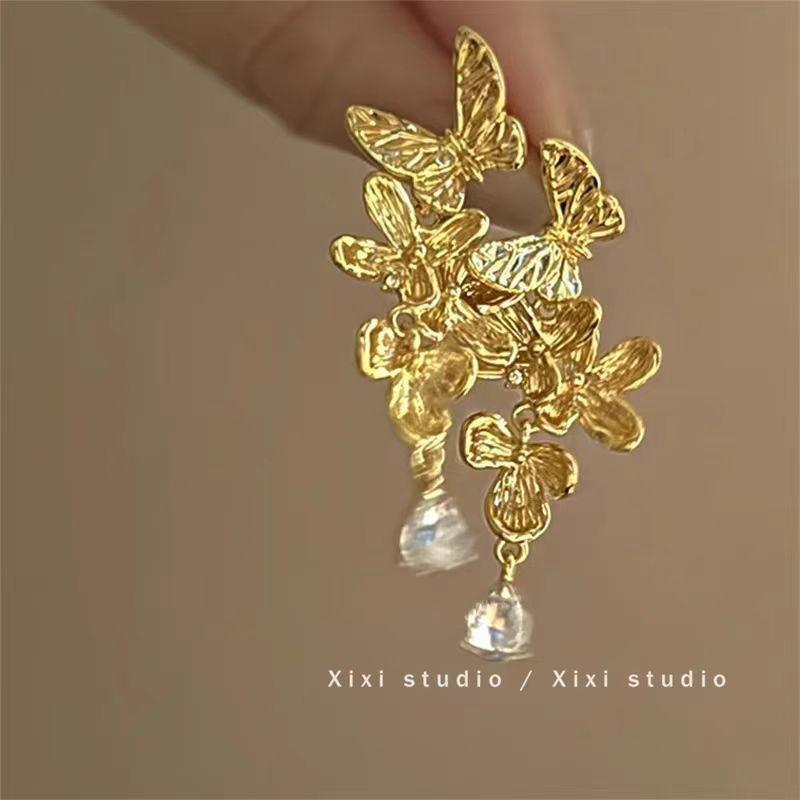 Earrings - High-end, Elegant, Metallic, Cool, Flower-shaped, Luxurious Ear Accessories, with A Retro Style. Retro-style Earrings.