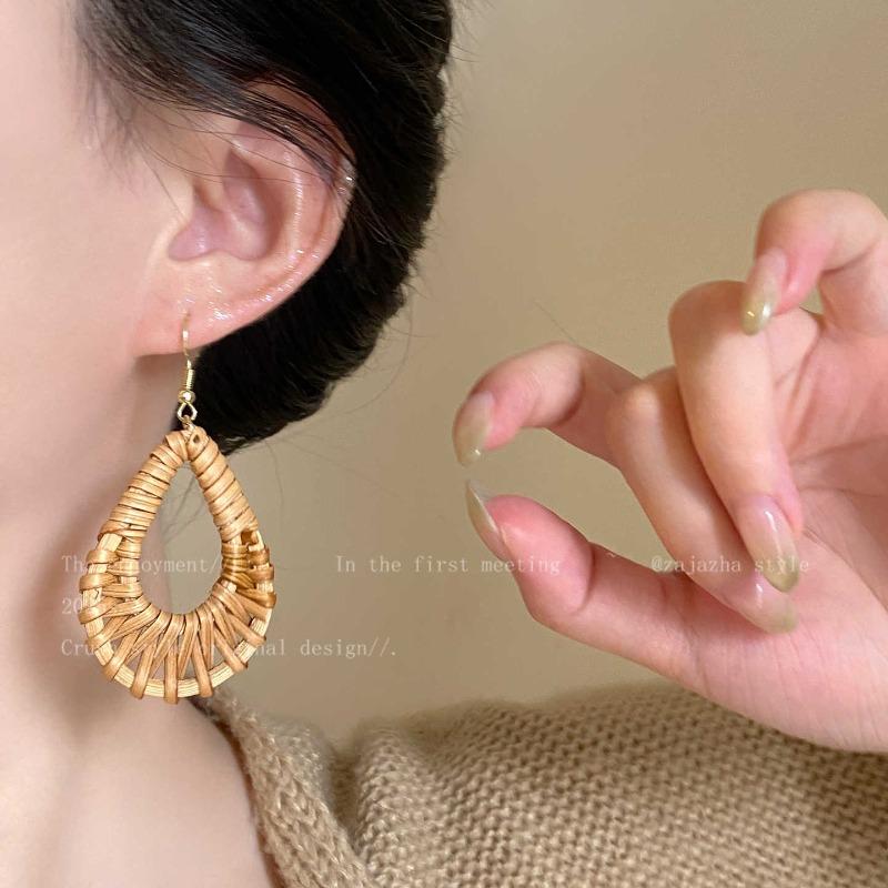 Wooden Rattan Straw Earrings Women's New Bohemian Vacation Style Earrings Exaggerated Face Small Stud Earrings