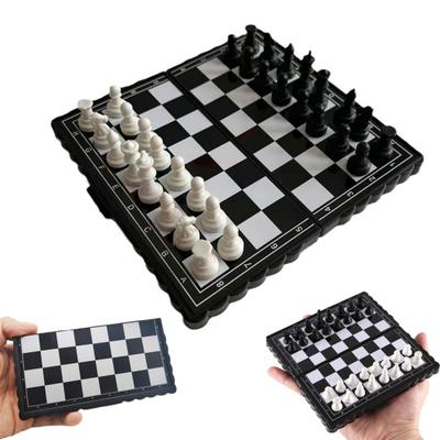 1 conjunto mini kit de viagem de xadrez com tabuleiro de xadrez dobrável de 5 polegadas tamanho da palma da mão portátil magnético xadrez internacional crianças adultos 2 jogadores xadrez educacional