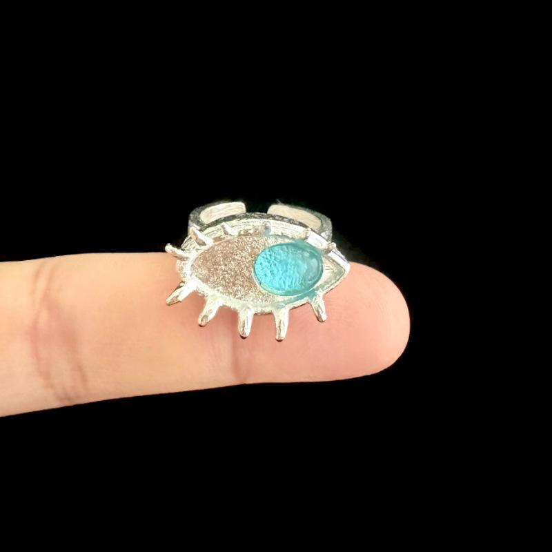 

Модные кольца для женских украшений серебряный