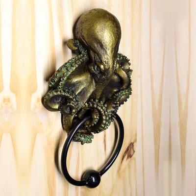 Pacific Giftware Dekorativní chobotnice lebka monstrum pryskyřice dveřní klepadlo s litinovým klepadlem nástěnná socha dveřní zvonek dekorace