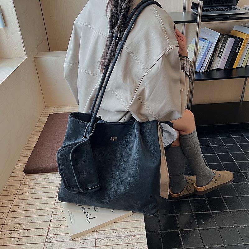 

Сумка большой вместимости, сумка-мессенджер, женская сумка-ведро, сумка-тоут для通勤 на плечо, простая и модная роскошная сумка подмышку. чёрный