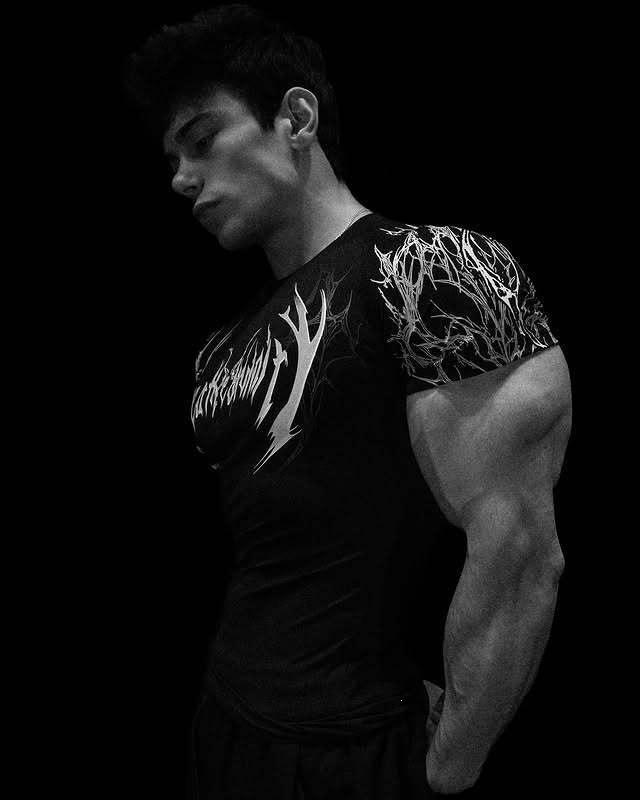 Tricou Fitness Breathedivinity pentru Bărbați cu Uscare Rapidă - Respirabil, Elasticitate Ridicată, Mânecă Scurtă, Compresie.