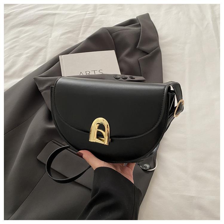 

Temperament New Casual Large Capacity Fashion Lock Crossbody Saddle Portable One Shoulder Women s Bag чёрный