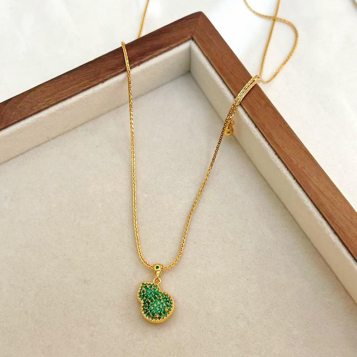 Double-Sided Gourd Pendant Women s Luxury Sweater Necklace 2025