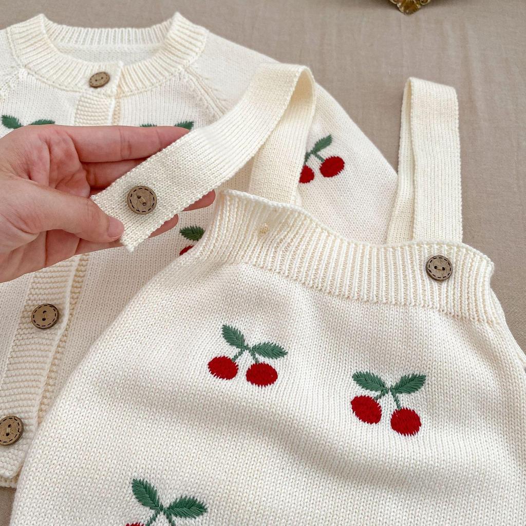 Frühling/Herbst 2025 Baby Kirsche Strick Strampler Set - Niedliches Baumwoll Latzhose Bubble Outfit