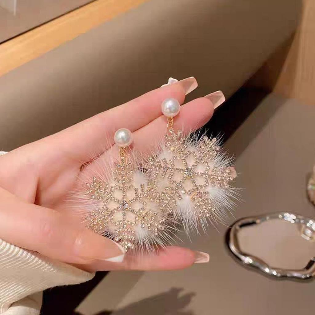 Comfortabe Gold Christmas Snowflake Plush Earrings Easy to Wear Suitable for All Day Use Metal Texture for Festival Joy