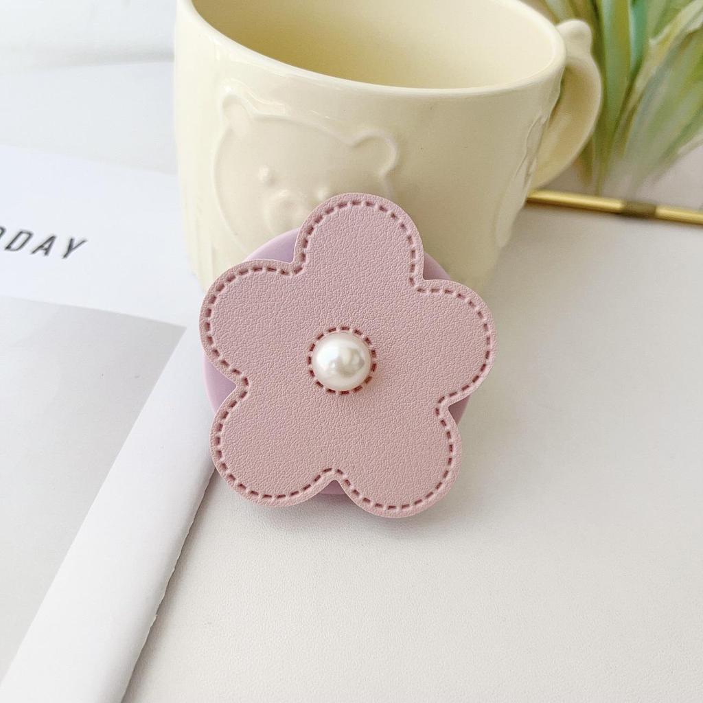 Pearl Leather Flower MagSafe Phone Holder: Strong Retractable Magnetic Grip