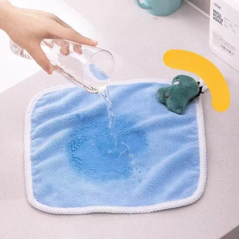 1/4 Pièces Mignon Dinosaure Bleu Type Suspendu Super Absorbant Corail Serviette Mignon Dessin Animé Pour Usage Domestique Bébé Nettoyage Mains Lingette