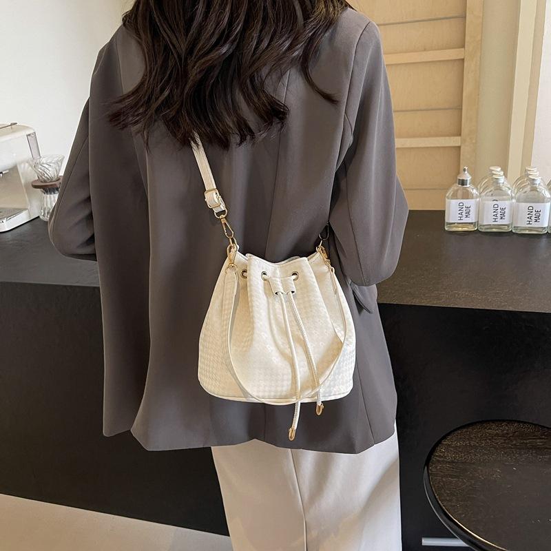 Solid Color Popular Bags In Summer New Fashion Trendy One-shoulder Simple Oblique Cross Casual Commuter Bucket Bag