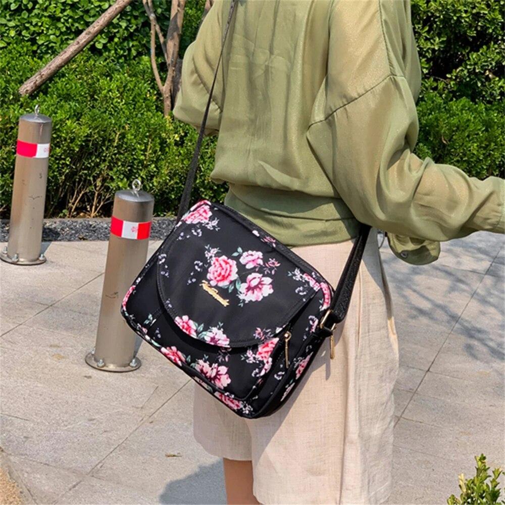 Módní design s květinovým vzorem Dámská taška přes rameno Vícekapesní Dámské kabelky Messenger Módní vysoce kvalitní nylonová dámská kabelka