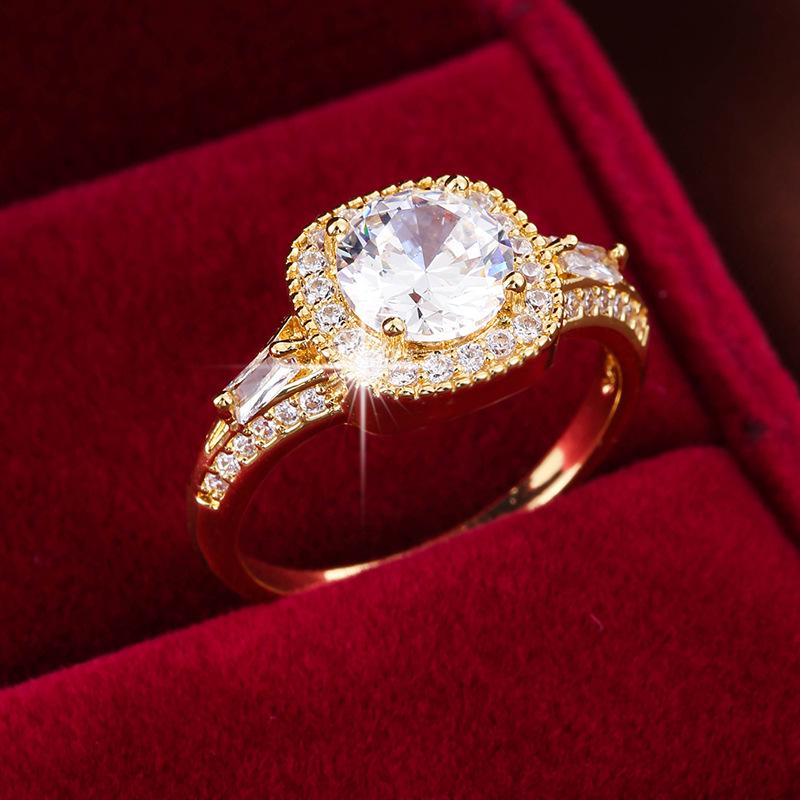 Luxury Simulated Emerald and Zirconia Ring - High-End European and American Style