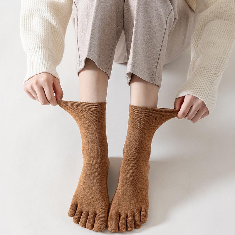 Unisex All-Season Cotton Split-Toe Five-Finger Socks - Breathable, Solid Color, Mid-Tube for Sports and Leisure.