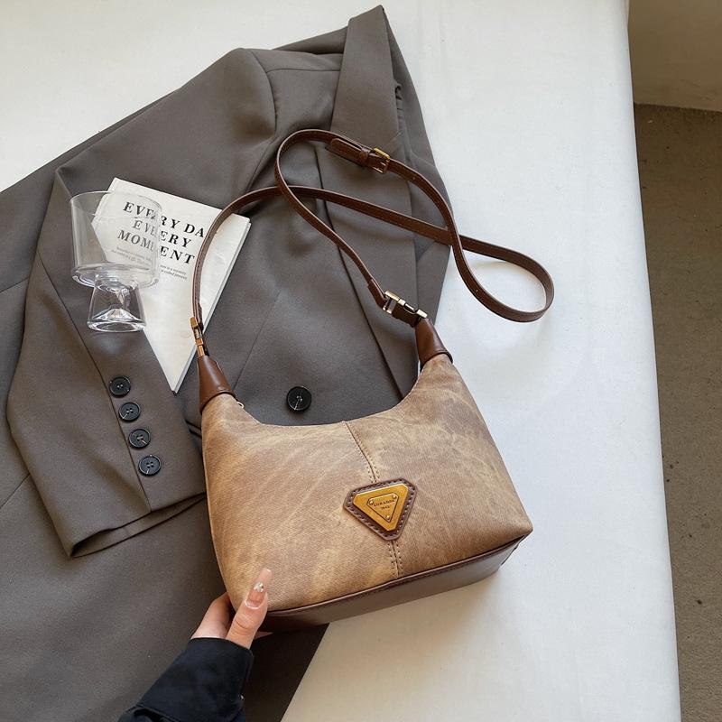 Retro Trendy High-end Hand Carry Small Square Bag 2025 Winter New Fashion Casual Shoulder Bag Niche Messenger Bag