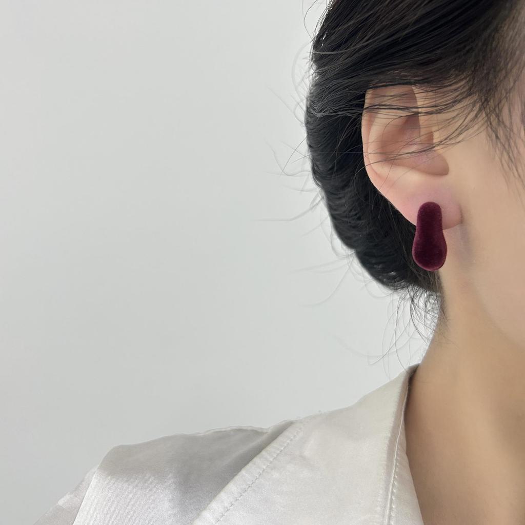 Korejské retro náušnice s peckou ve tvaru broskvového srdce - Elegantní červenohnědý vločkovaný design pro ženy