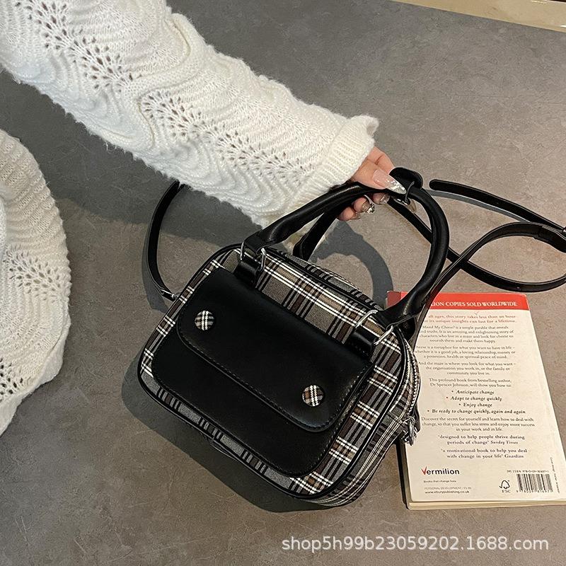 High-end niche bowling bag women's new fashion messenger bag casual portable small square bag