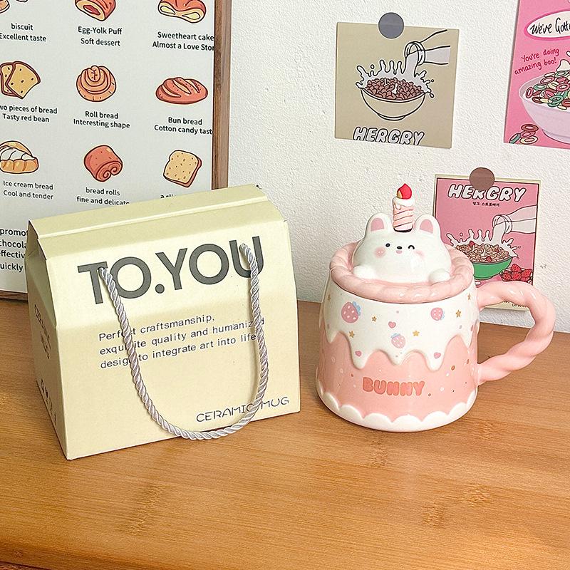 

Керамическая кружка с крышкой Мультяшная чашка в подарок на день рождения для женщин Офисная кофейная чашка Бытовая чашка для воды Креативная подарочная коробка 301-400ml