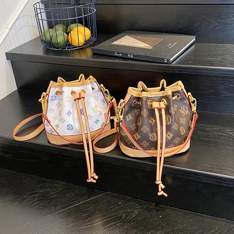 Contrasting color splicing small bag women's summer new fashionable large-capacity bucket bag women's high-end oblique span bag