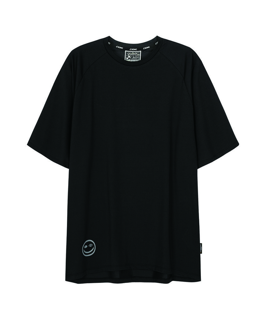 Sseomweeoaussaideuhaikingkeompeoni Smile Graphic Hiking T-Shirt_Black