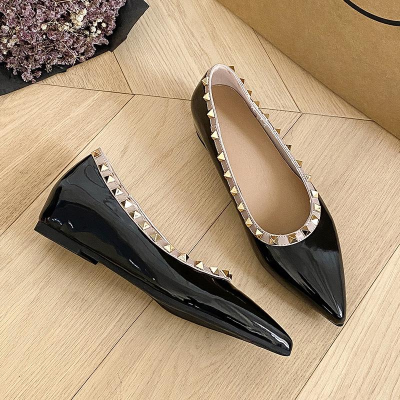 Spitzer Niet Einzelschuhe Innenhöhenerhöhung Flachmund Weiches Lackleder Temperament Passend Innenhöhenerhöhung Einzelschuhe Damen