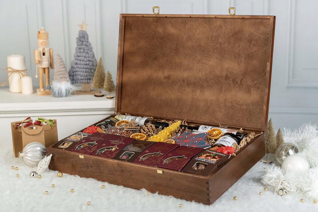 Large Gift Box Set of 16 Products Christmas Gift Premium