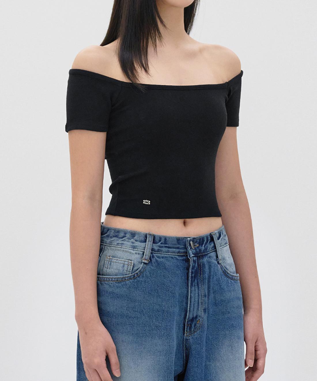 Kissing Metal Symbol Square Round Neck (Black) Black