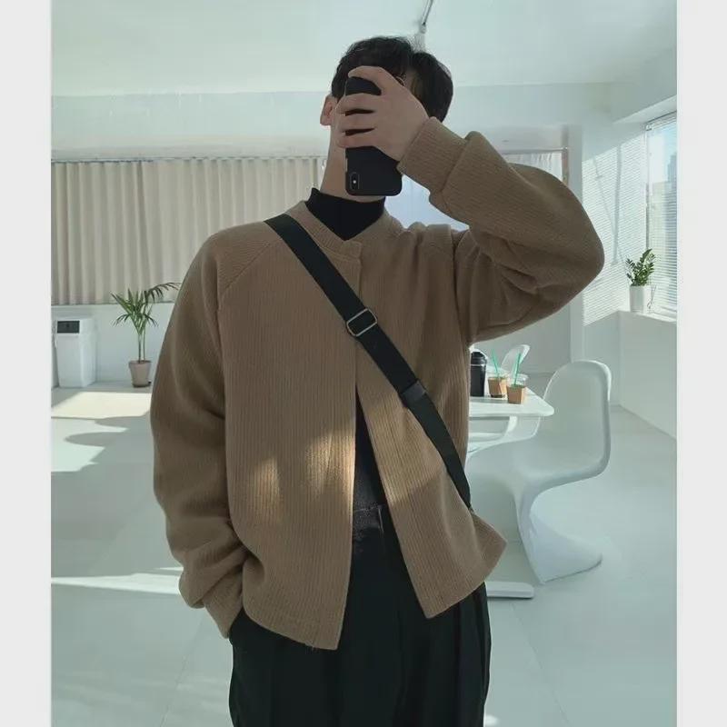 Men's Trendy Loose Knit Cardigan: Autumn/Winter Round Neck Sweater in Korean and Japanese Style